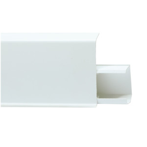 Плинтус пластиковый Winart Tera 701 Белый 24х72 мм (пог. м)