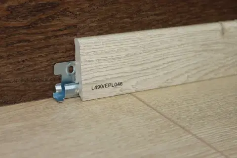 Плинтус Egger Pro L490 17х60х2400 мм (пог. м)